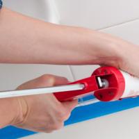 How to Caulk a Bathroom 